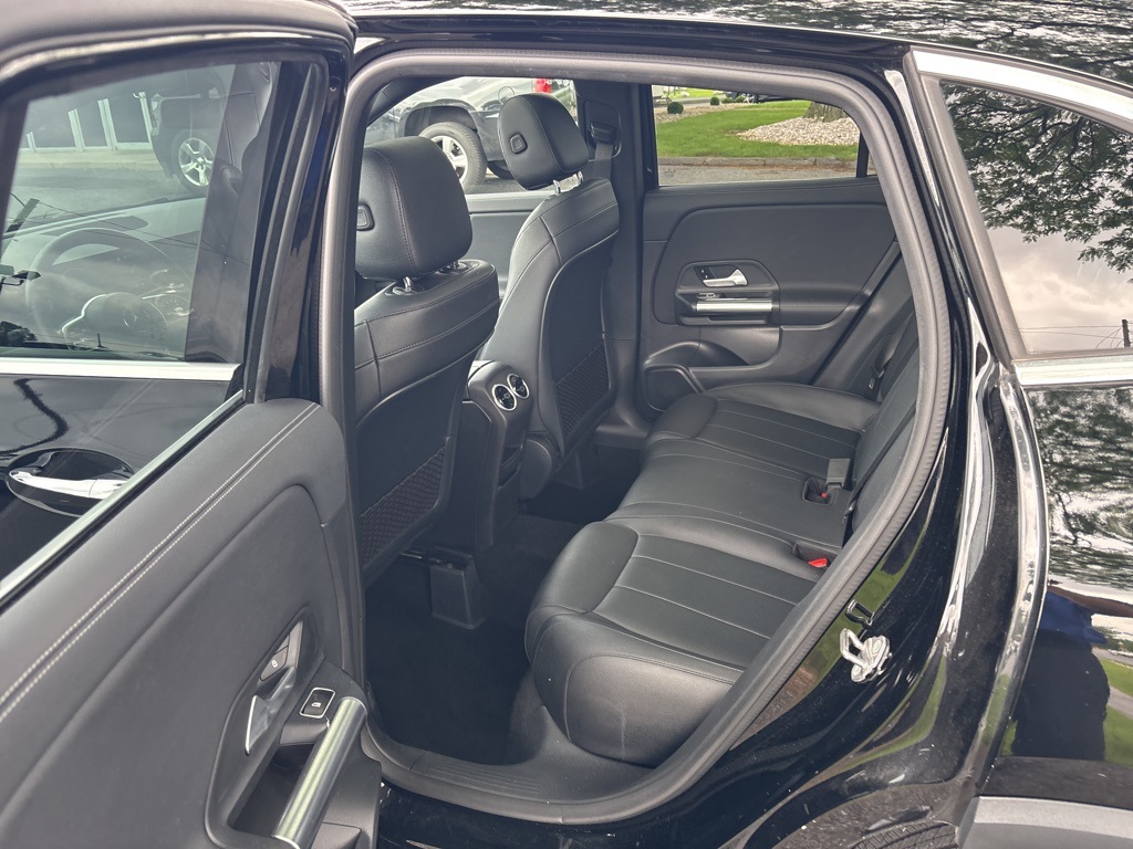 Vehicle image 33 of 55
