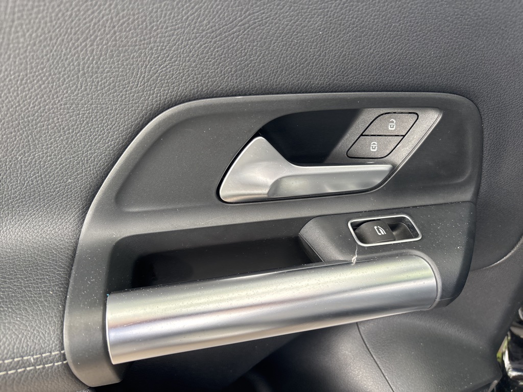 Vehicle image 32 of 55