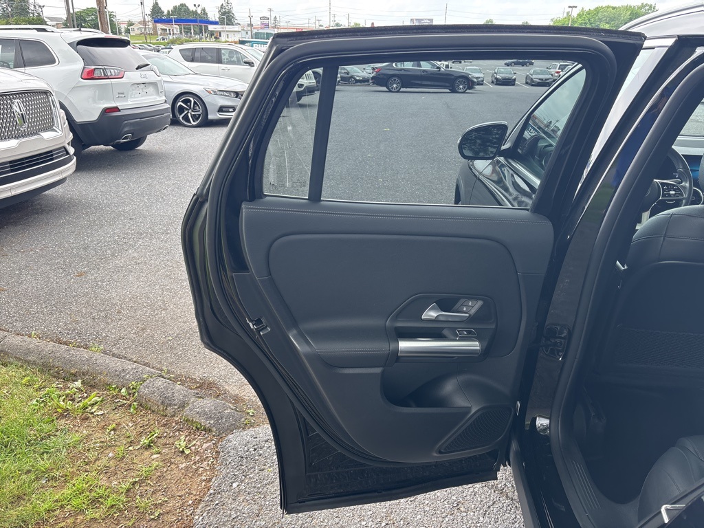 Vehicle image 31 of 55
