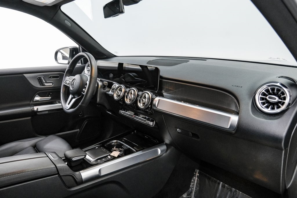 Vehicle image 11 of 54