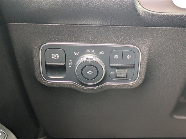Vehicle image 18 of 46