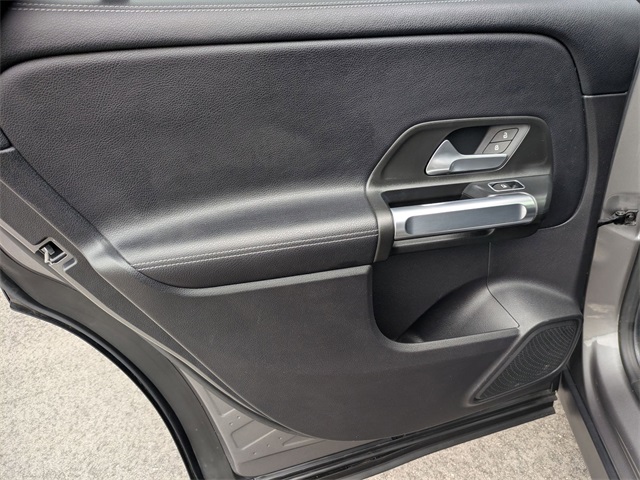 Vehicle image 28 of 46