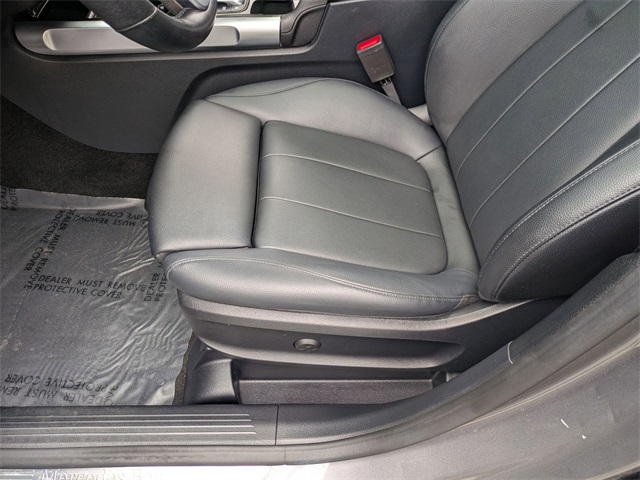 Vehicle image 15 of 46