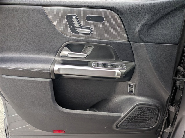 Vehicle image 10 of 46