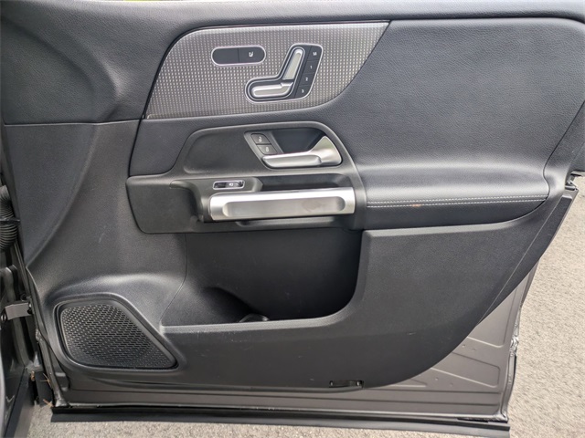 Vehicle image 34 of 46