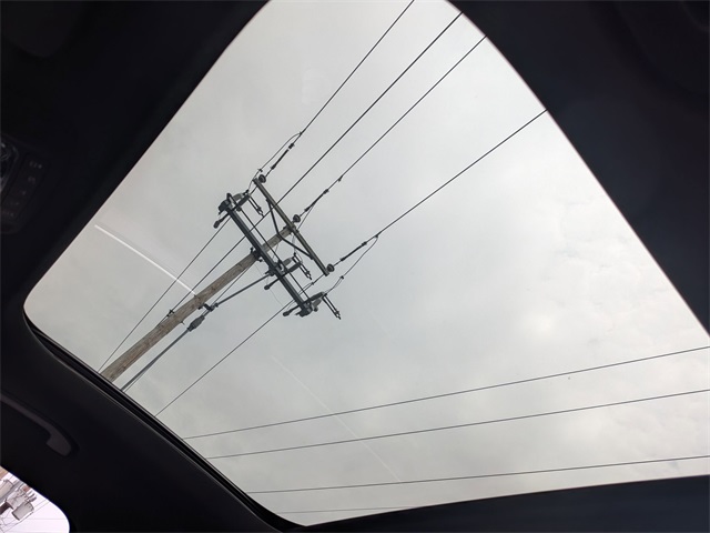 Vehicle image 27 of 46