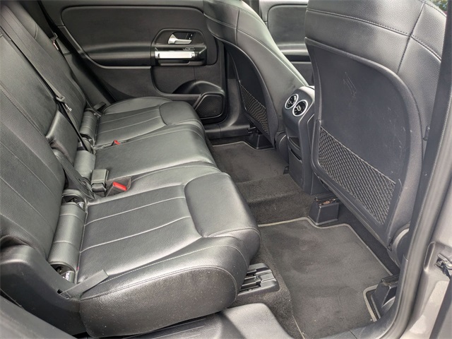 Vehicle image 32 of 46