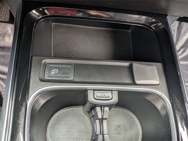 Vehicle image 25 of 46