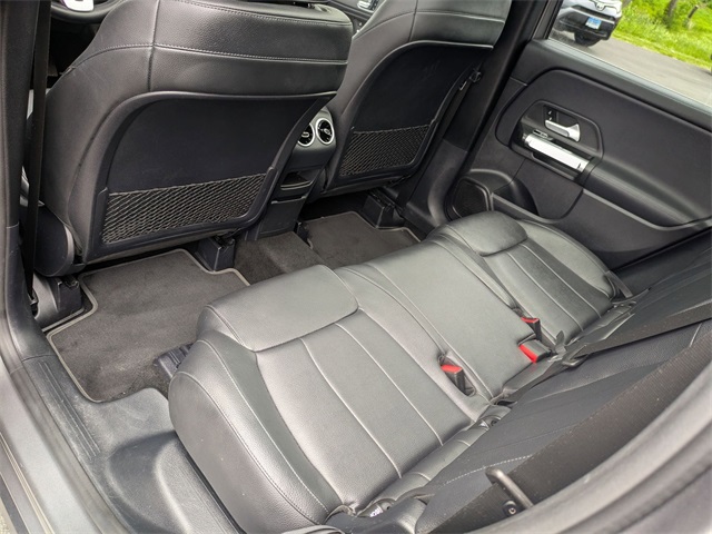 Vehicle image 33 of 46