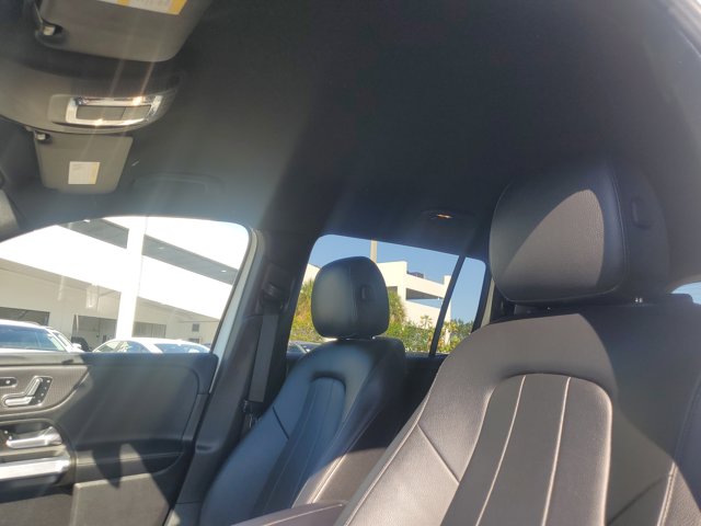 2021 Mercedes-Benz GLB 250 Image 16 of 33