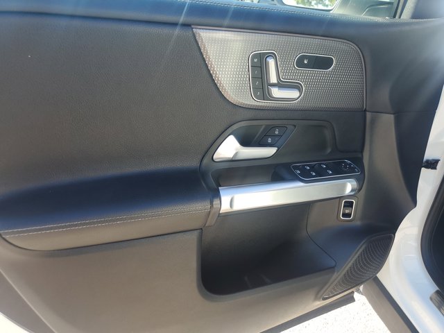 2021 Mercedes-Benz GLB 250 Image 27 of 33
