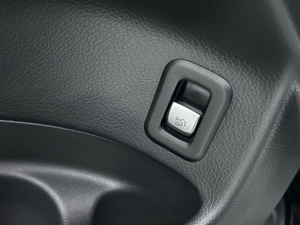 Vehicle image 21 of 69