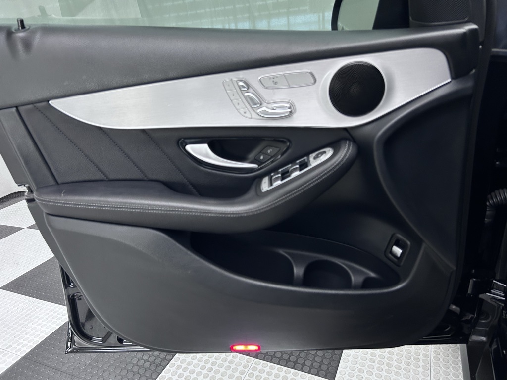 Vehicle image 18 of 69