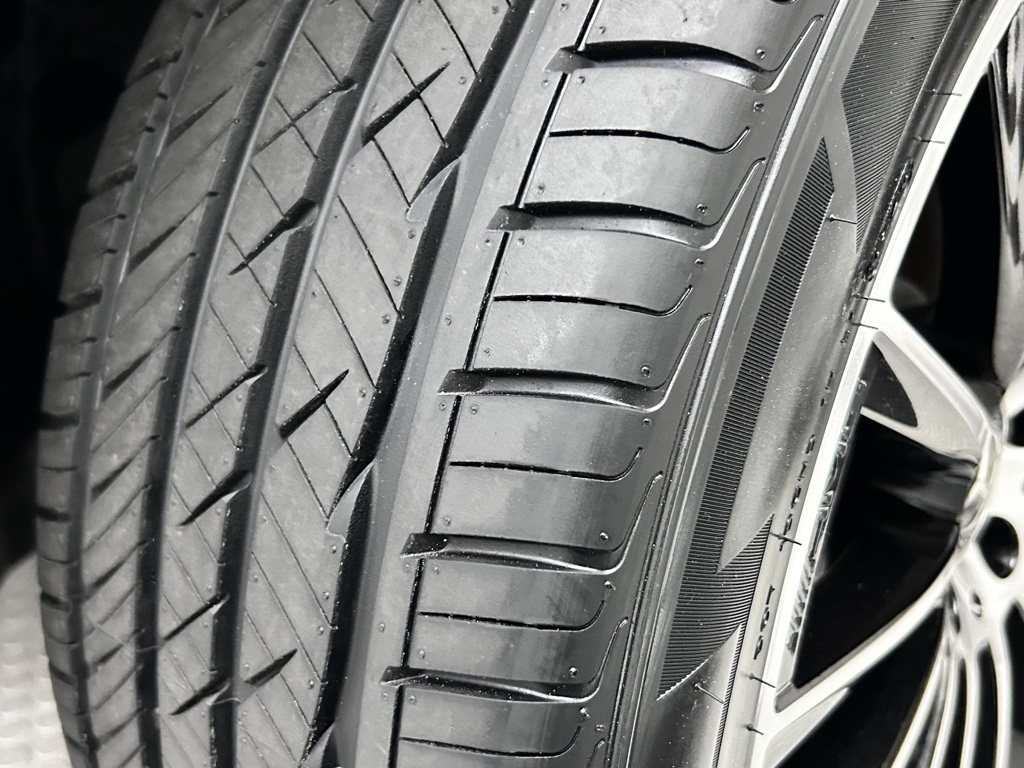 Vehicle image 61 of 69