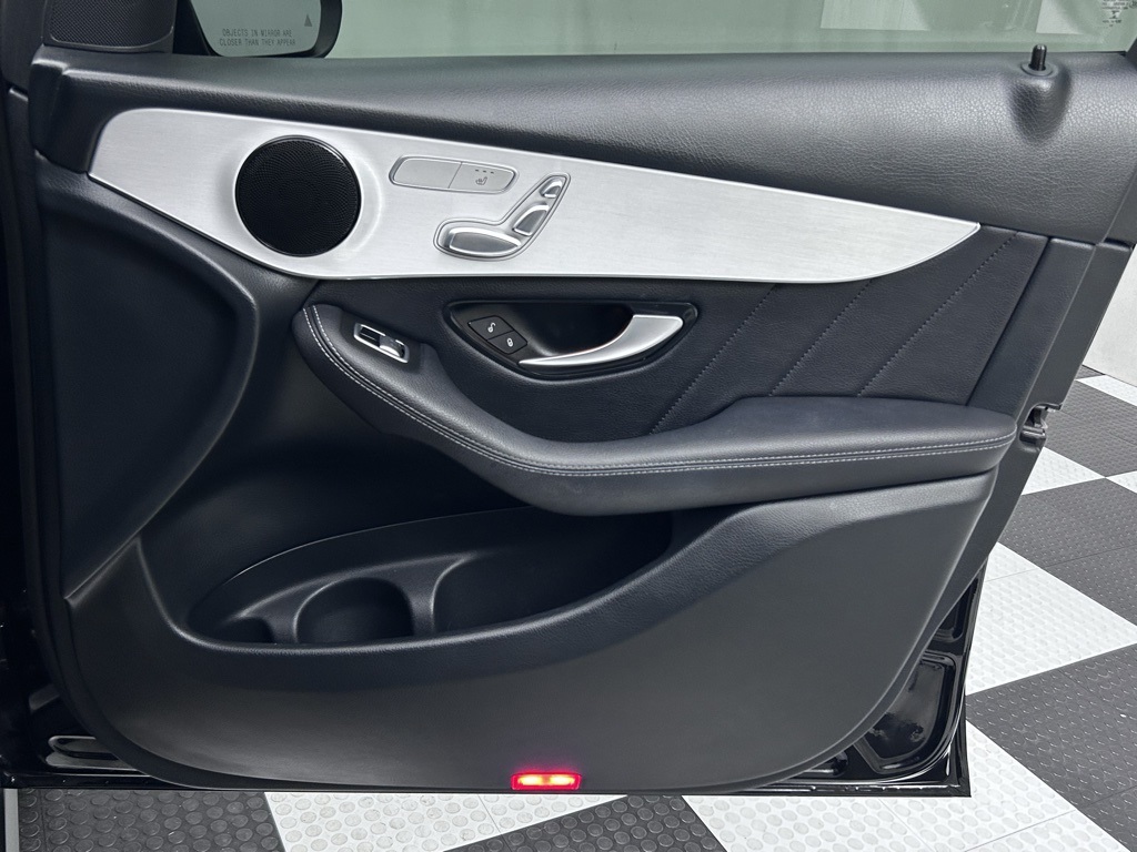 Vehicle image 32 of 69
