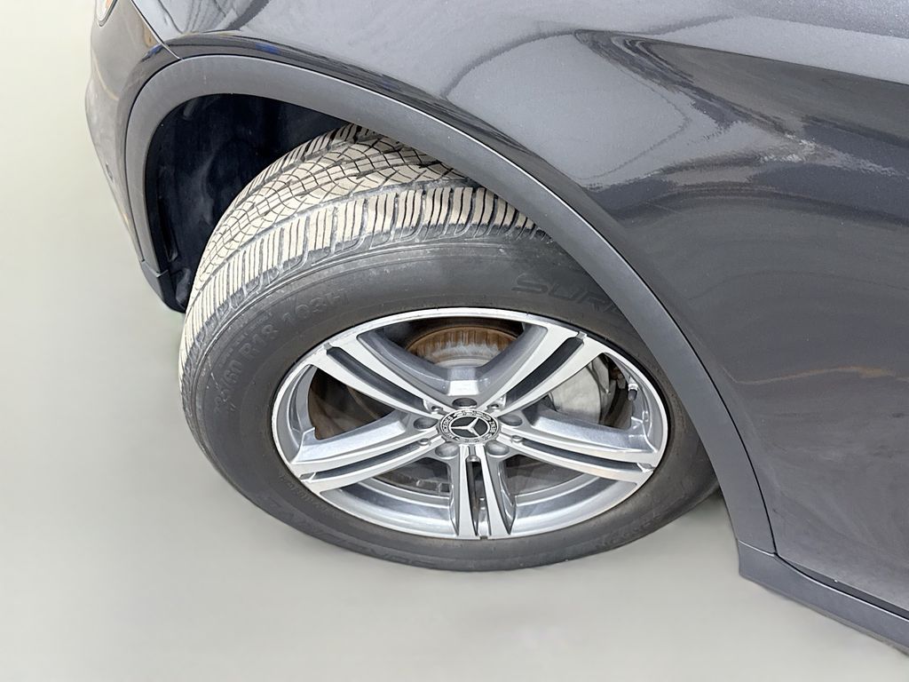 2021 Mercedes-Benz GLC 300 Image 10 of 39