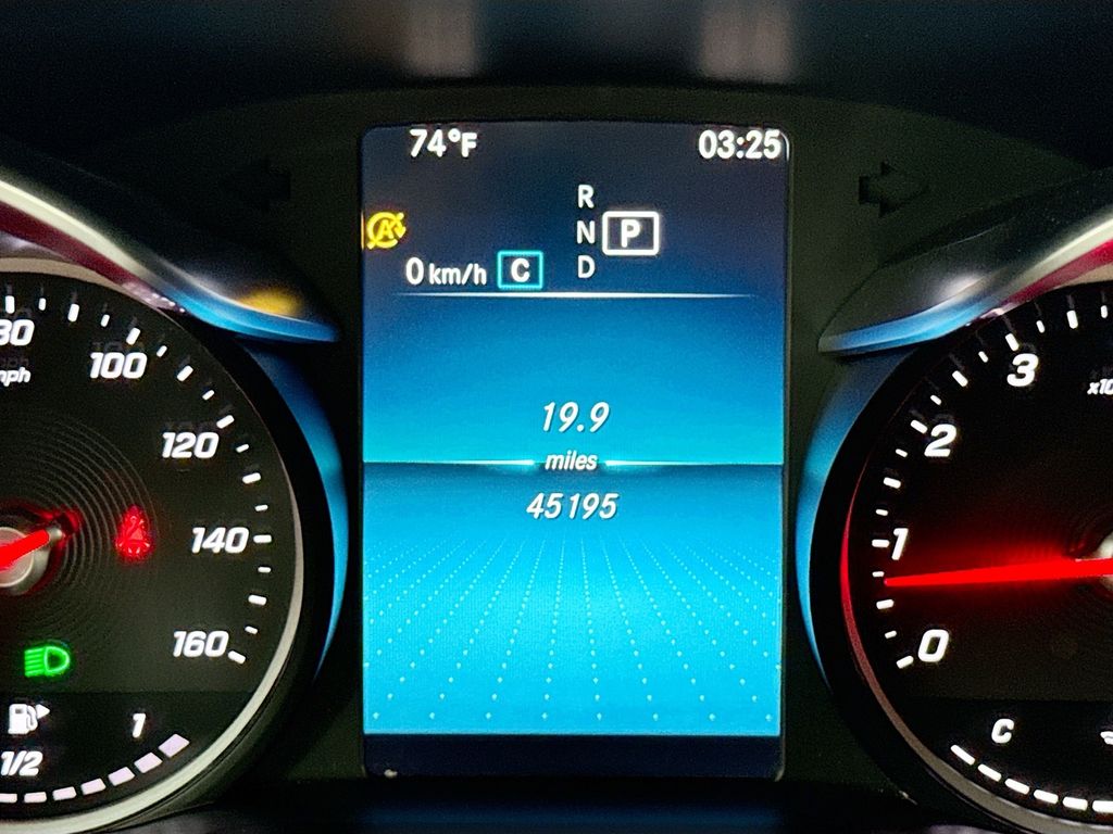 2021 Mercedes-Benz GLC 300 Image 22 of 39