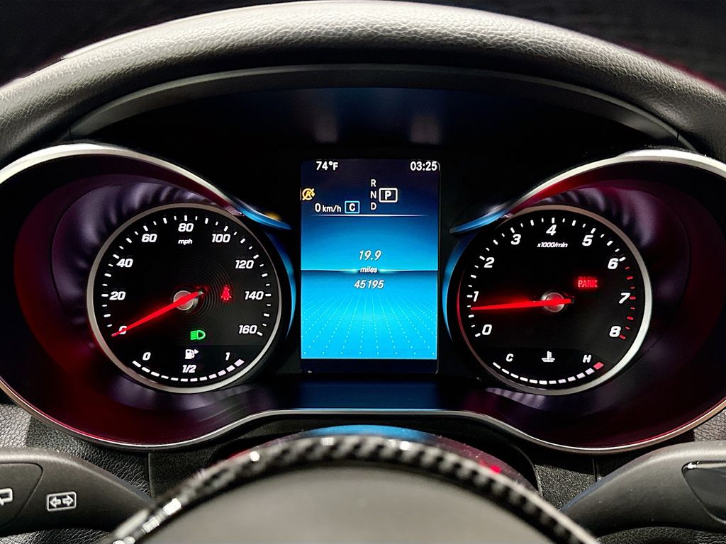 2021 Mercedes-Benz GLC 300 Image 21 of 39