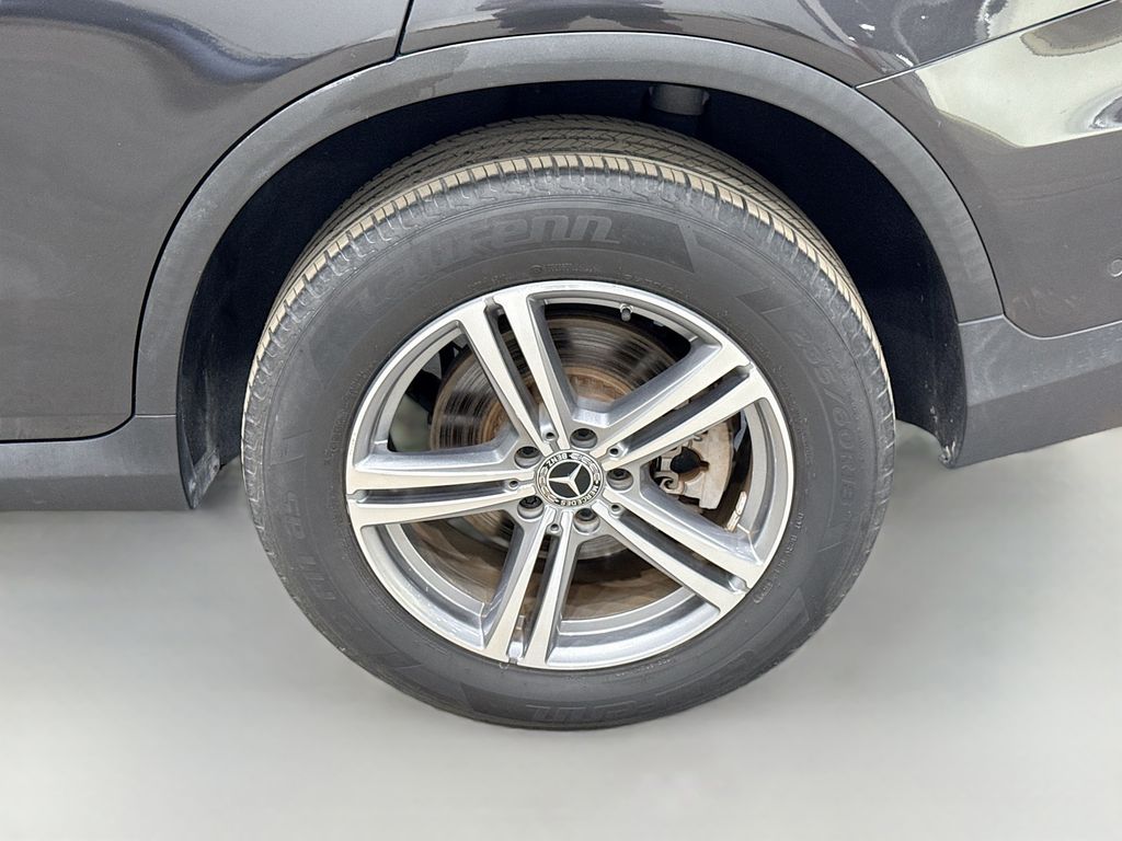2021 Mercedes-Benz GLC 300 Image 8 of 39