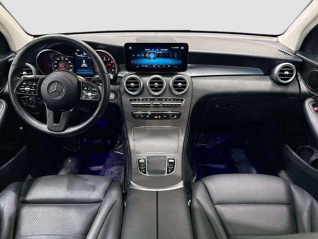 2021 Mercedes-Benz GLC 300 Image 16 of 39