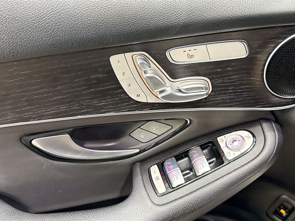 2021 Mercedes-Benz GLC 300 Image 37 of 39
