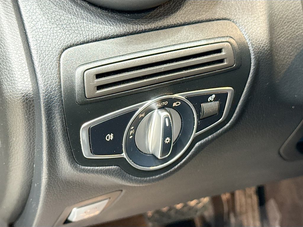 2021 Mercedes-Benz GLC 300 Image 38 of 39