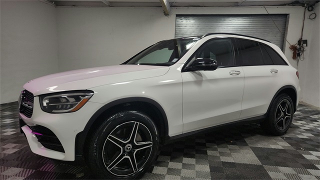 Vehicle image 8 of 27