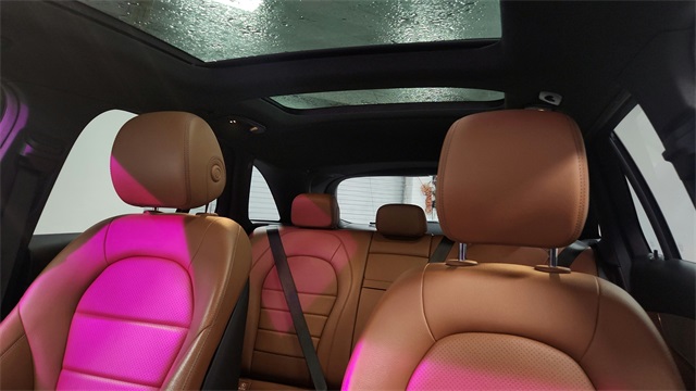 Vehicle image 17 of 27