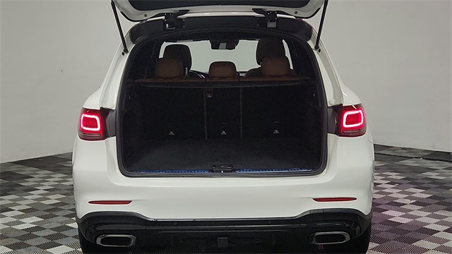 Vehicle image 22 of 27
