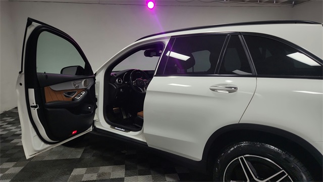 Vehicle image 19 of 27
