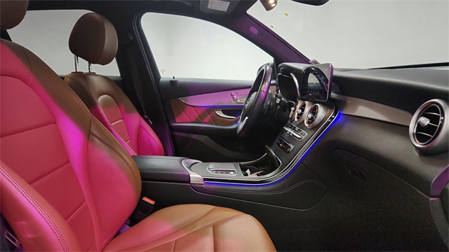 Vehicle image 24 of 27