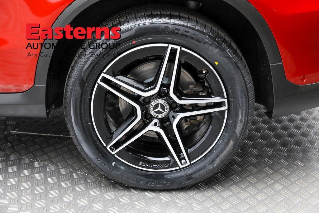 Vehicle image 38 of 63