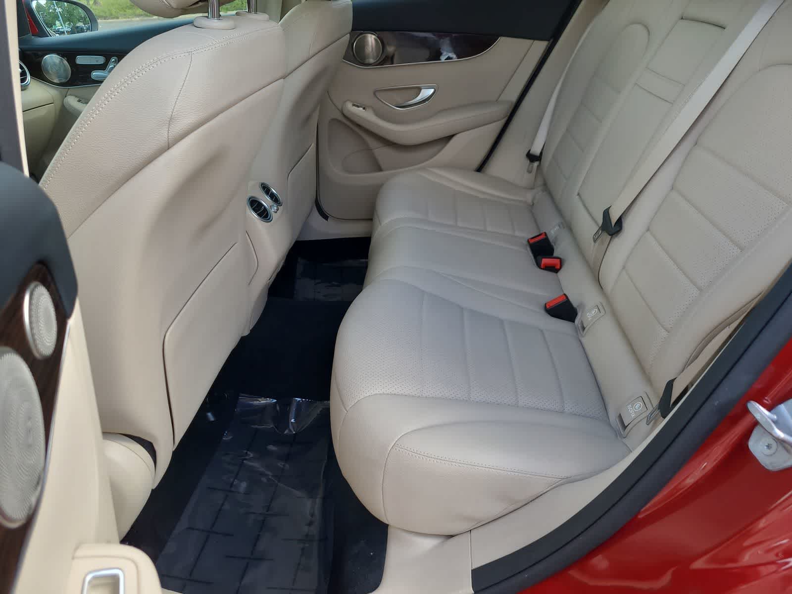 Vehicle image 21 of 29