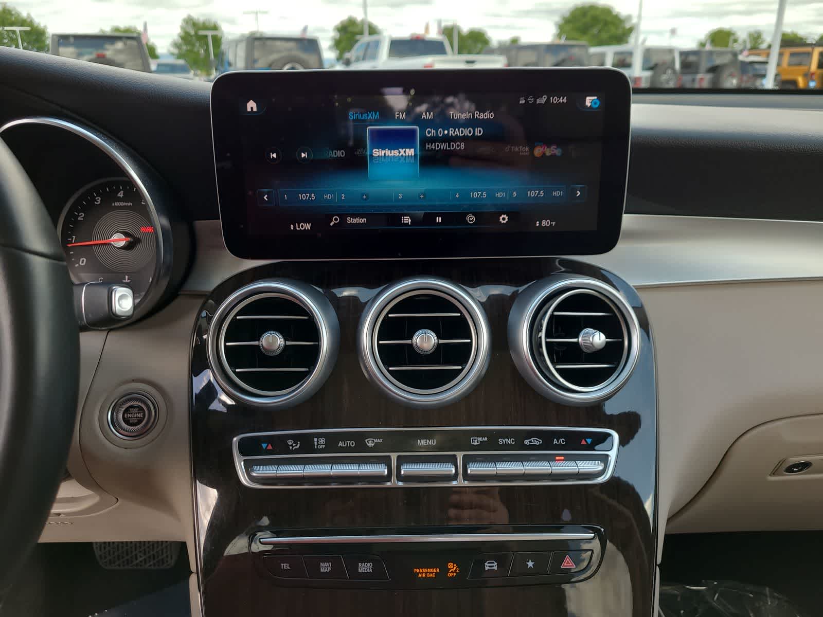Vehicle image 24 of 29