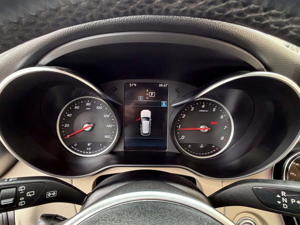 2021 Mercedes-Benz GLC 300 Image 24 of 37