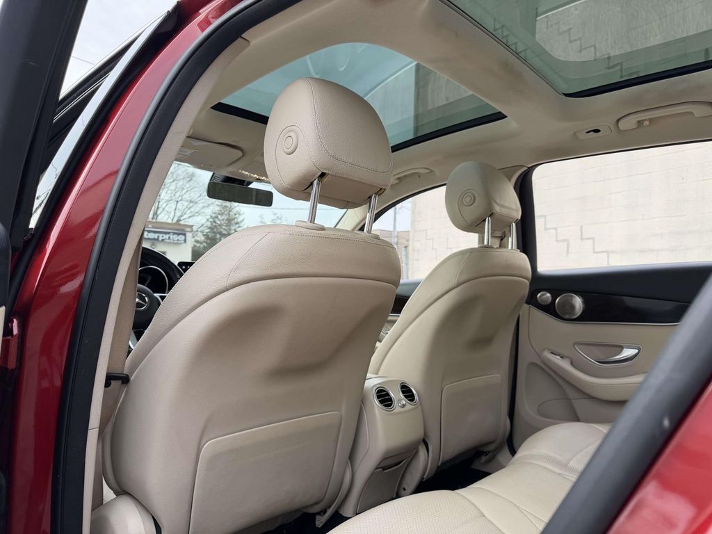 2021 Mercedes-Benz GLC 300 Image 35 of 37