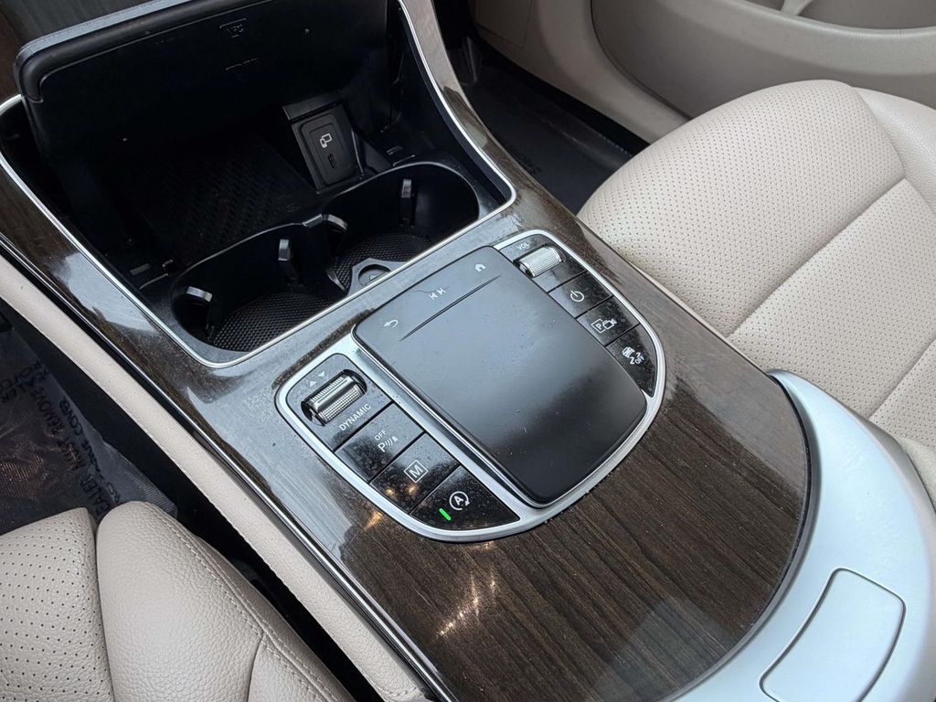2021 Mercedes-Benz GLC 300 Image 27 of 37