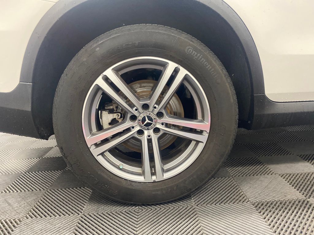 Vehicle image 20 of 21