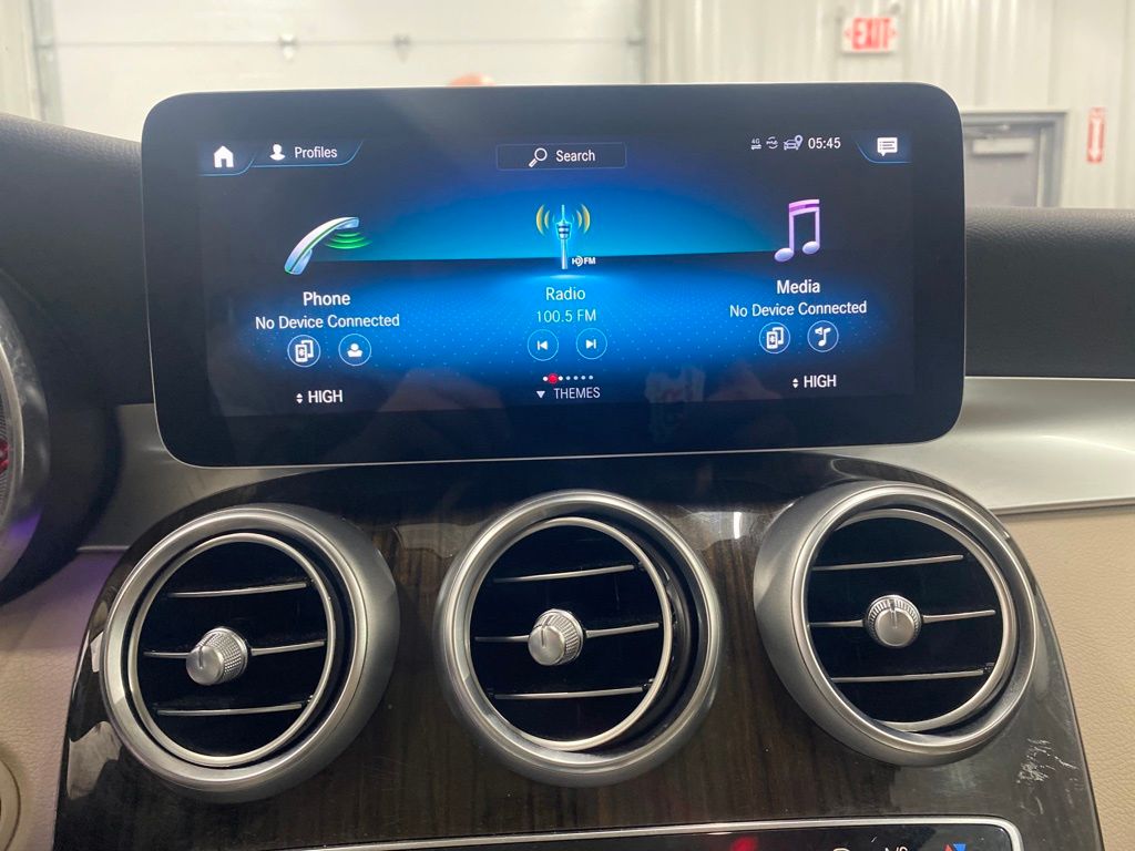 Vehicle image 13 of 21