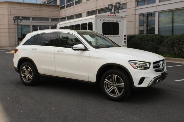 2021 Mercedes-Benz GLC 300 Image 3 of 36