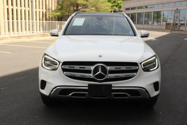 2021 Mercedes-Benz GLC 300 Image 2 of 36