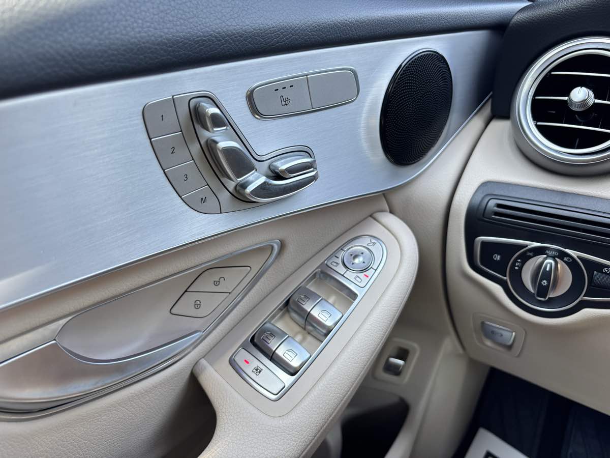 Vehicle image 25 of 26