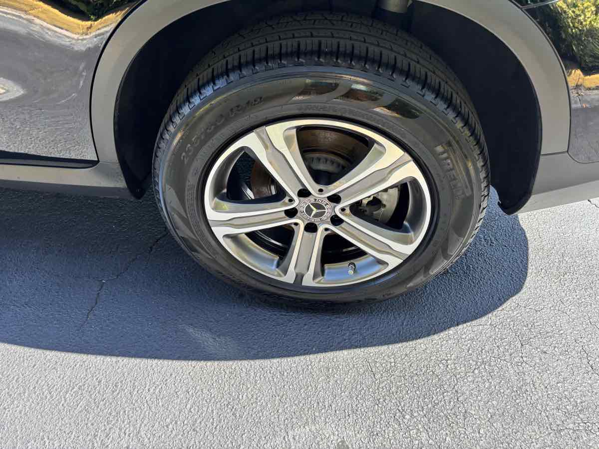 Vehicle image 21 of 26