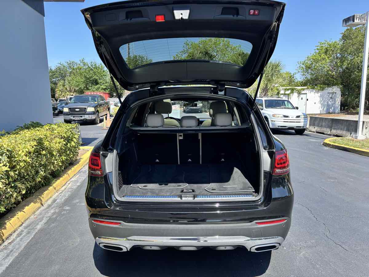 Vehicle image 18 of 26