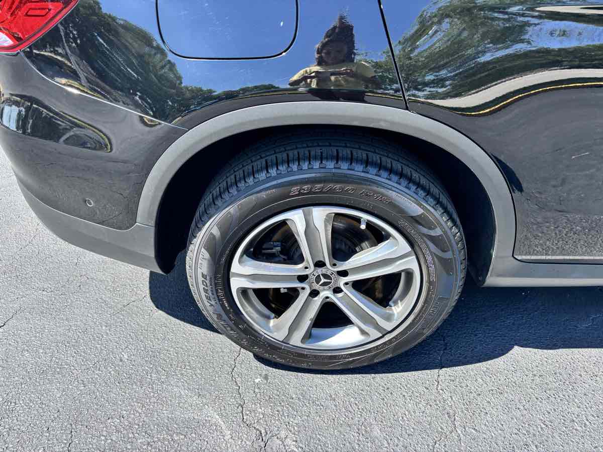 Vehicle image 5 of 26