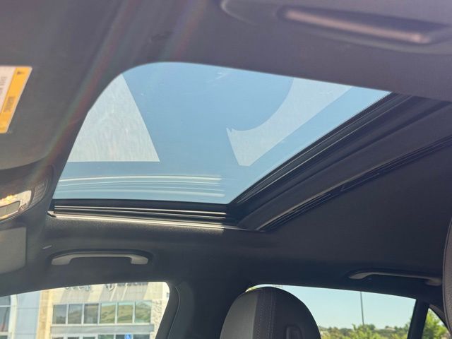 Vehicle image 18 of 34