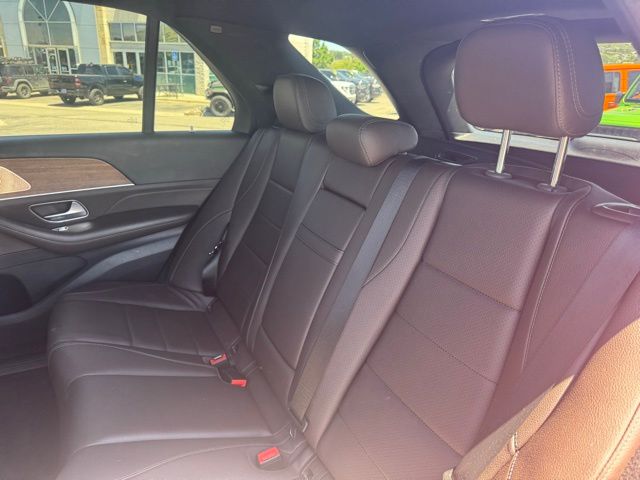 Vehicle image 14 of 34