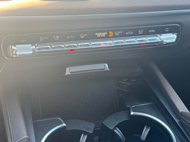 Vehicle image 32 of 34