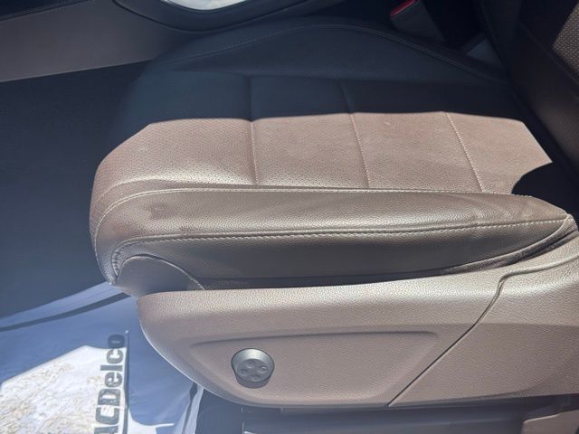 Vehicle image 12 of 34