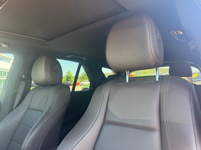 Vehicle image 15 of 34